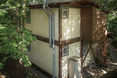 Three basic modules plus a closed veranda. Pipes of the ventilation system are visible on the side facade